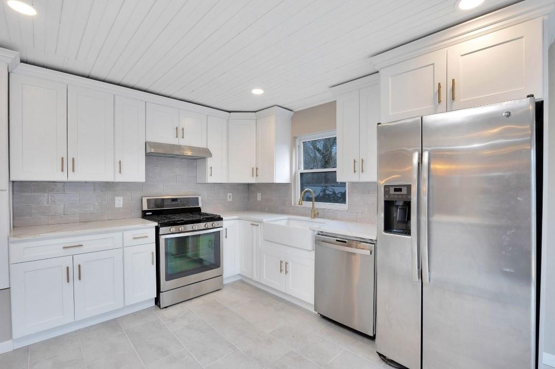 35 Circle Drive, Patchogue, New York image 10