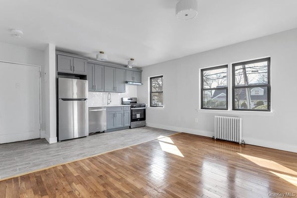 6 BROWN AVE APT A, HEMPSTEAD, NY 11550 - Image e1b57ebf62aa49ea98b61fa240d7daf2/864651510