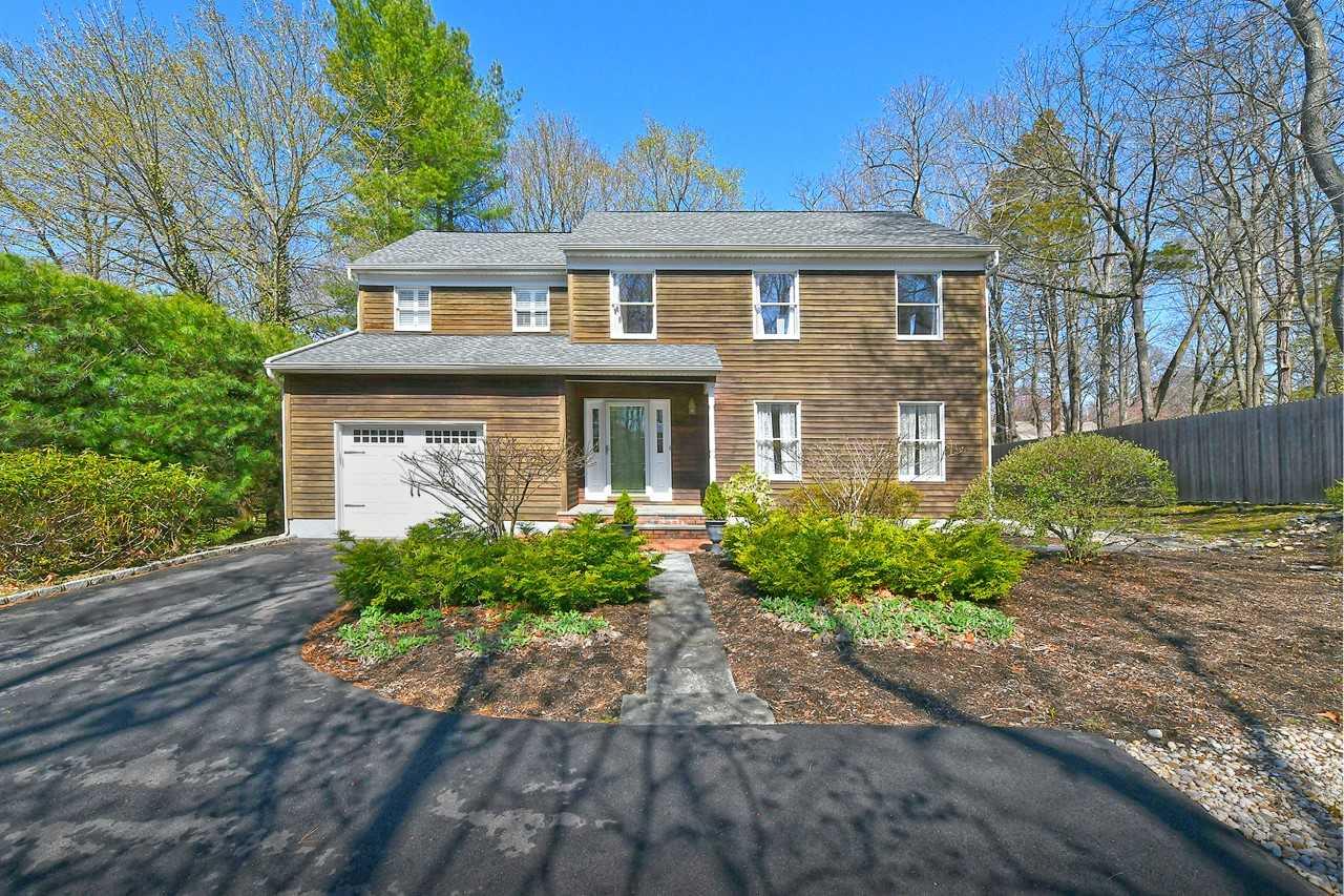 Lotowana Lane, Stony Brook, Hamptons, NY - 4 Bedrooms  
3 Bathrooms - 