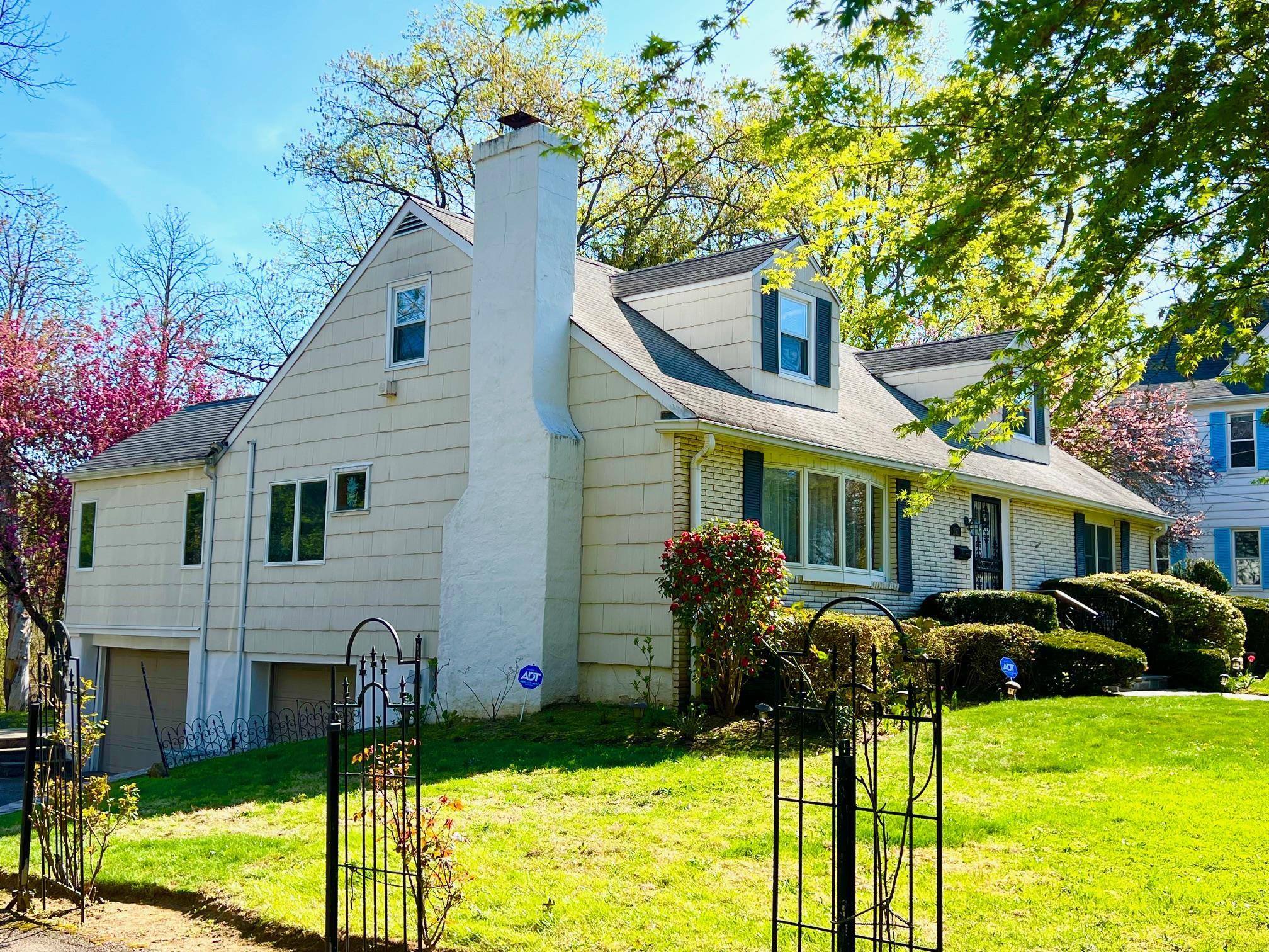 Property for Sale at Boulevard, Scarsdale, New York - Bedrooms: 3 
Bathrooms: 3 
Rooms: 7  - $1,450,000
