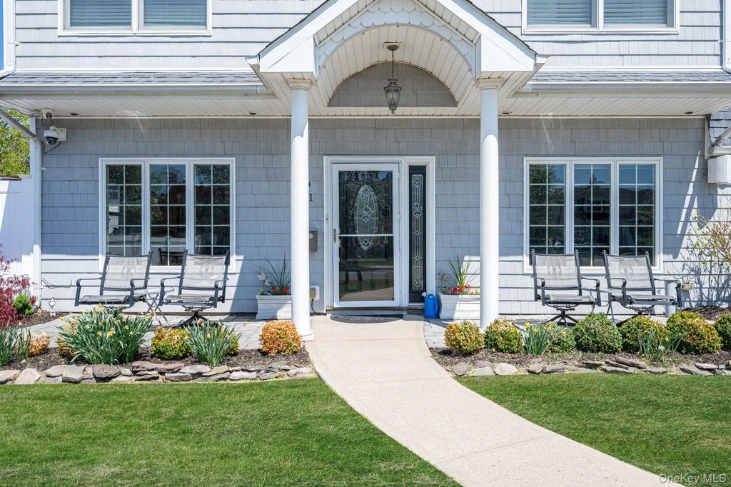 Photo of 71 Hill Lane, Levittown, NY 11756 (MLS # 991154)