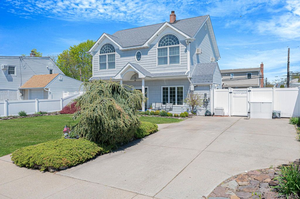 Photo of 71 Hill Lane, Levittown, NY 11756 (MLS # 991154)