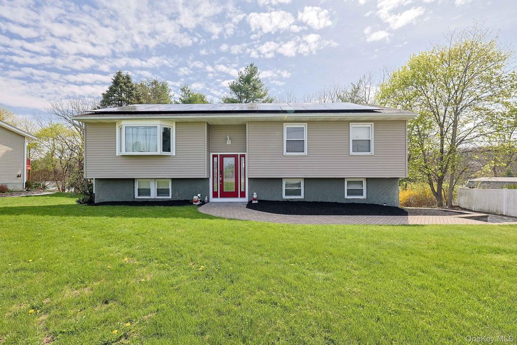 Photo of 4 North Drive, Poughkeepsie, NY 12603 (MLS # 986770)