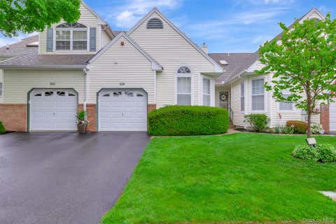Condo For Sale - 2105 Nicole Dr<br/> Port Jefferson Station, NY 11776