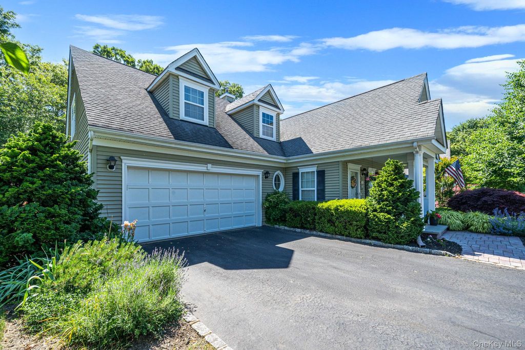 Photo of 116 Golden Spruce Drive, Calverton, NY 11933 (MLS # 1009716)