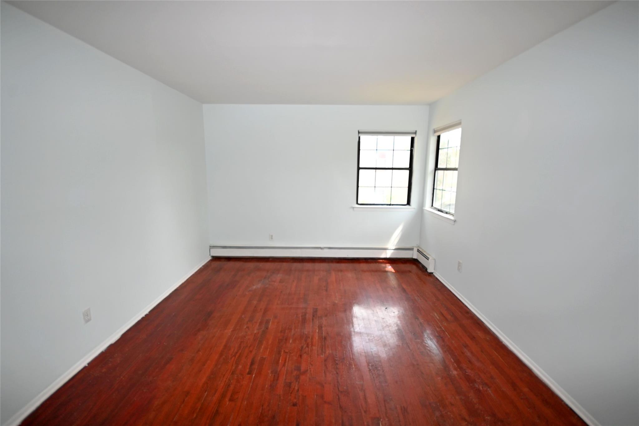 51 Manor Road, Valley Stream, New York image 21