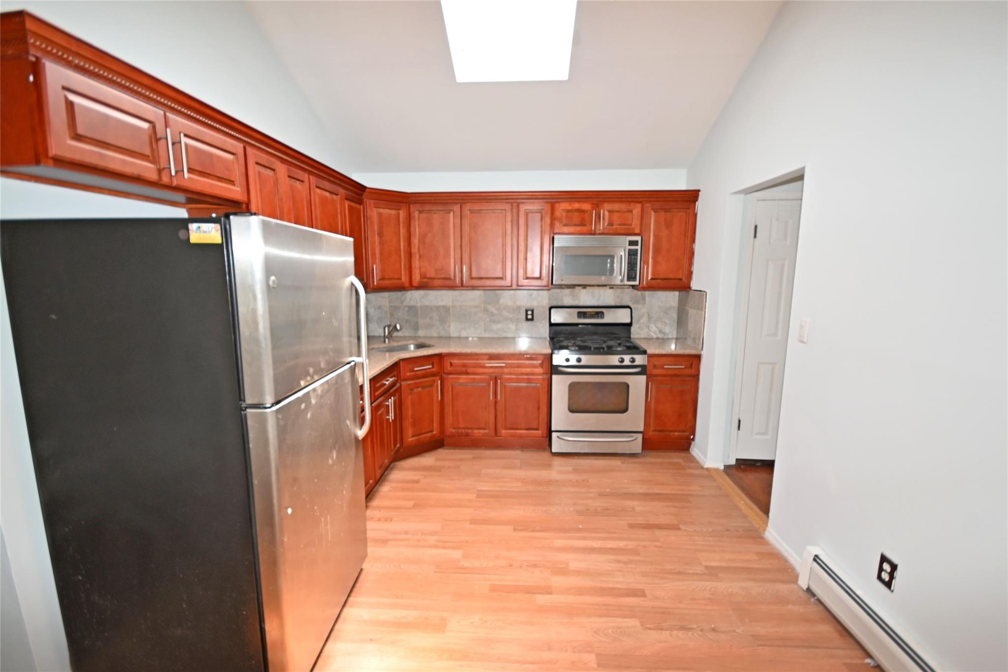 51 Manor Road, Valley Stream, New York image 8