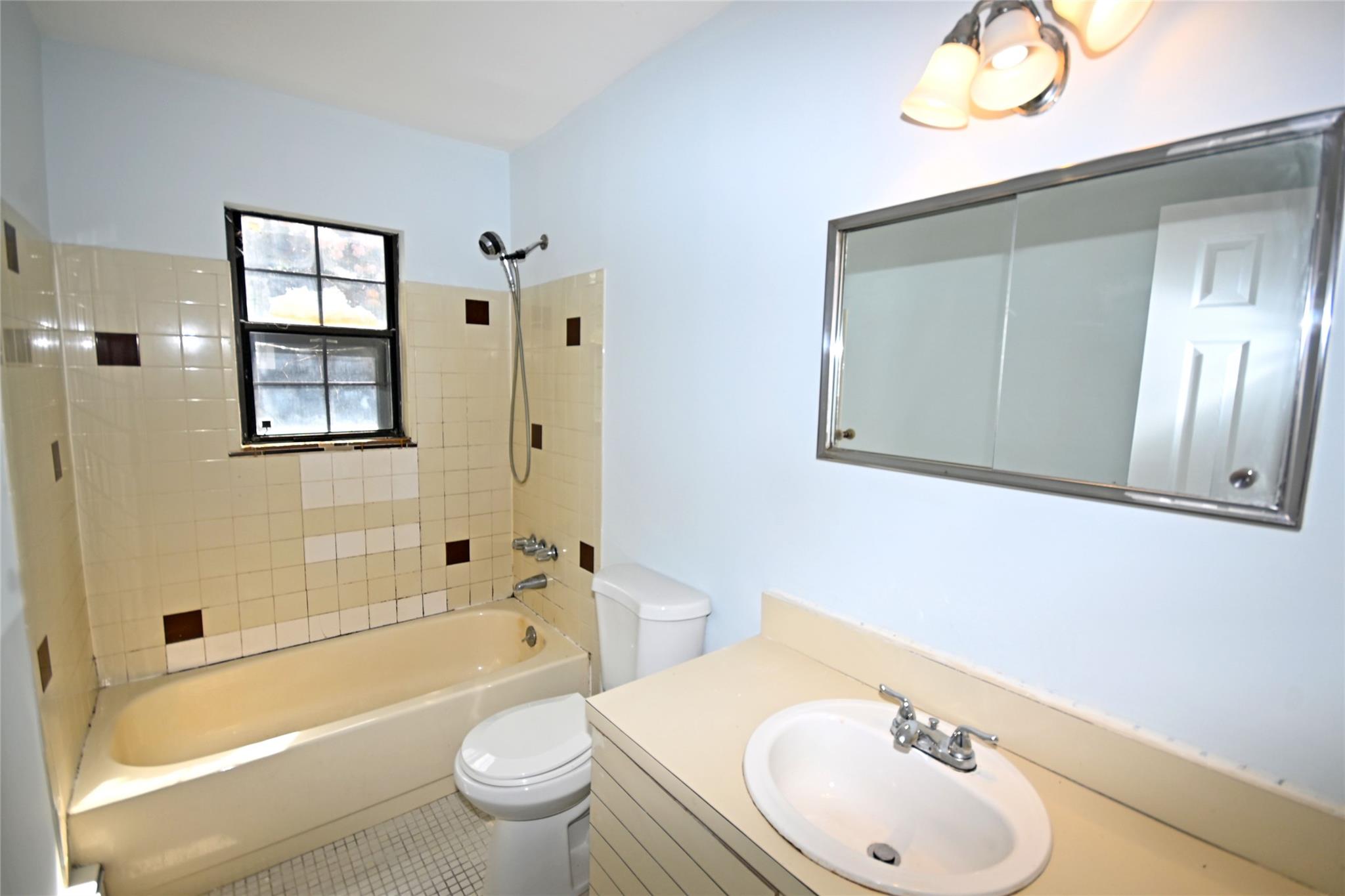 51 Manor Road, Valley Stream, New York image 33
