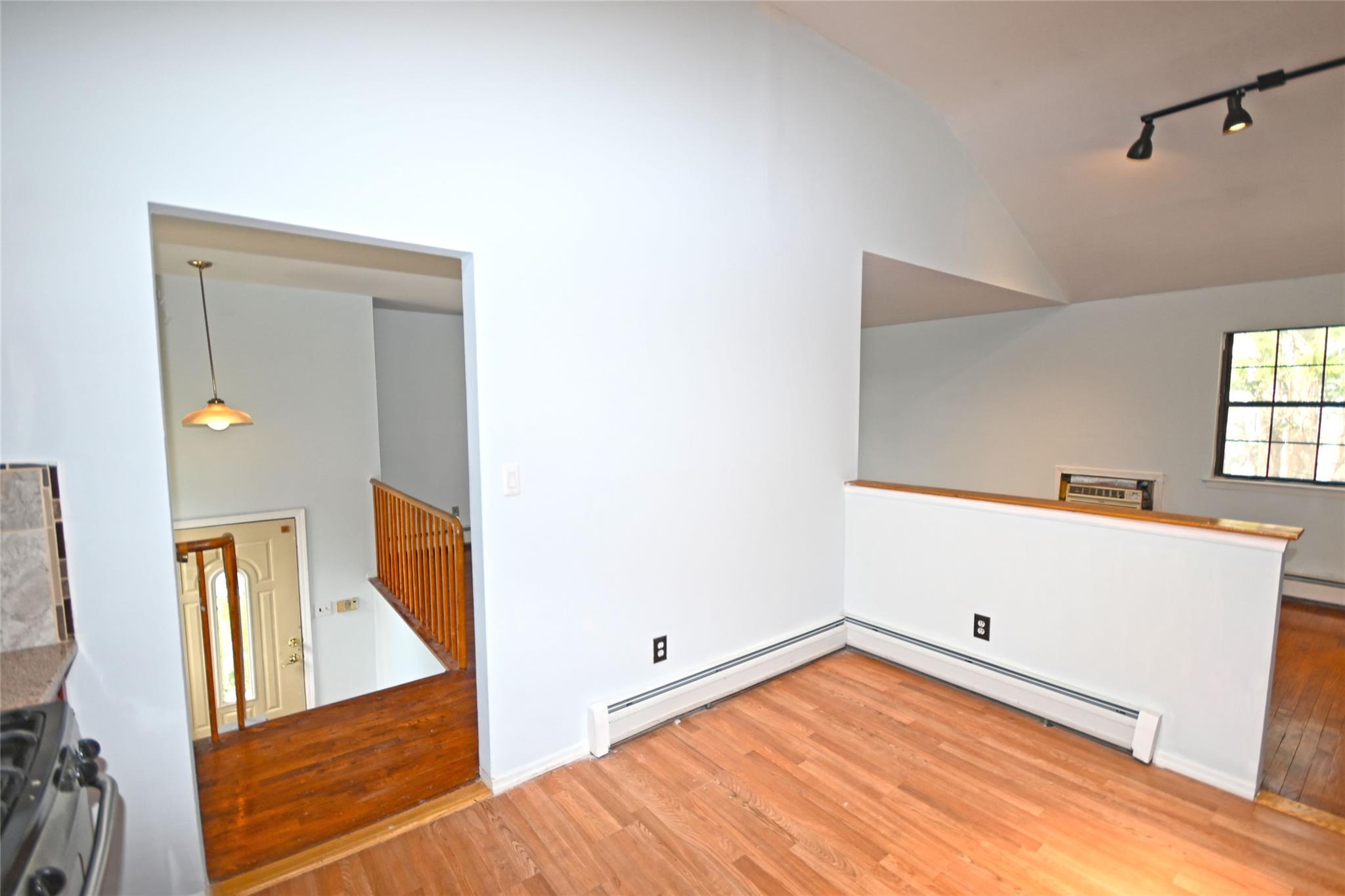 51 Manor Road, Valley Stream, New York image 10