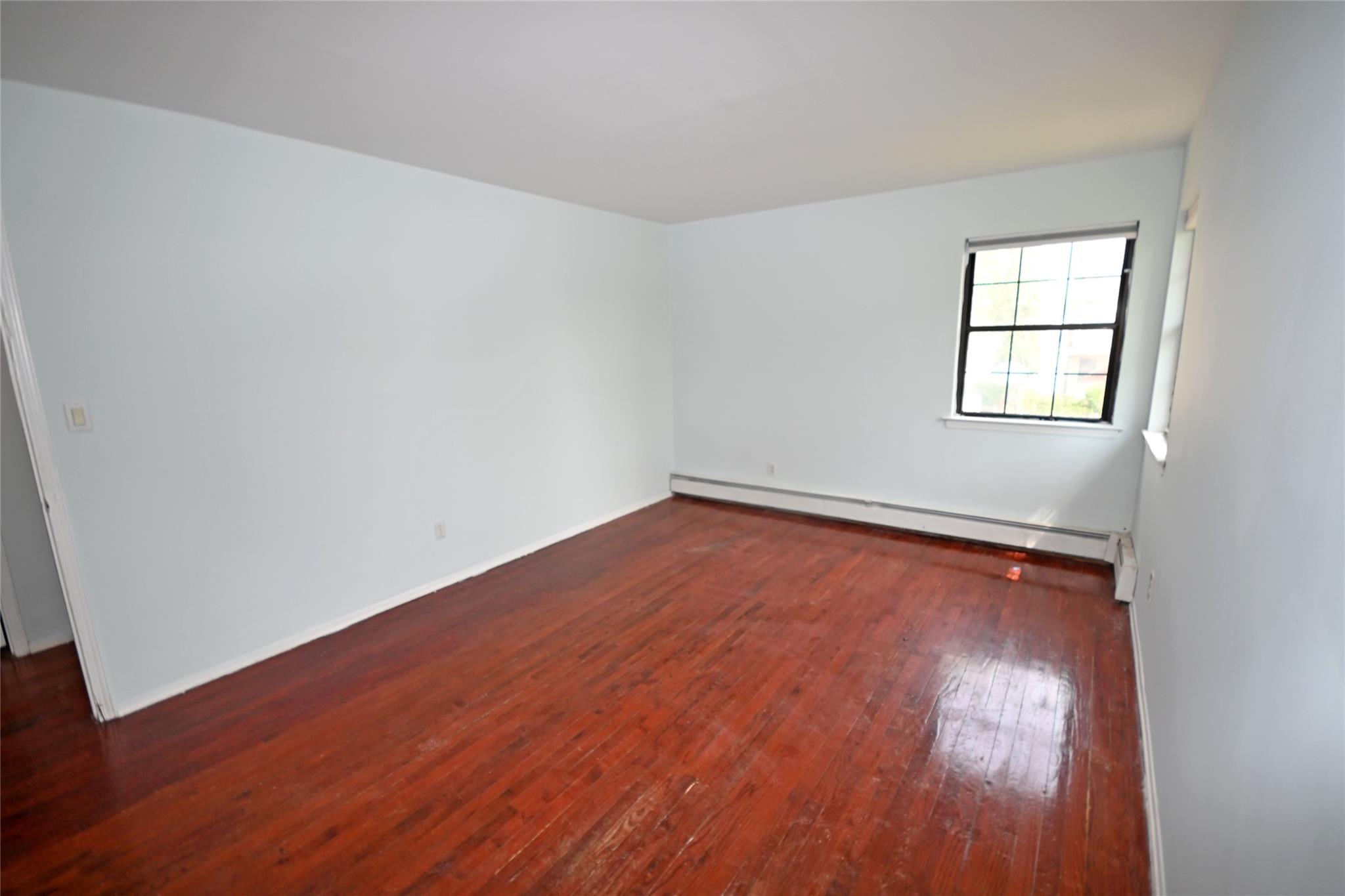 51 Manor Road, Valley Stream, New York image 17