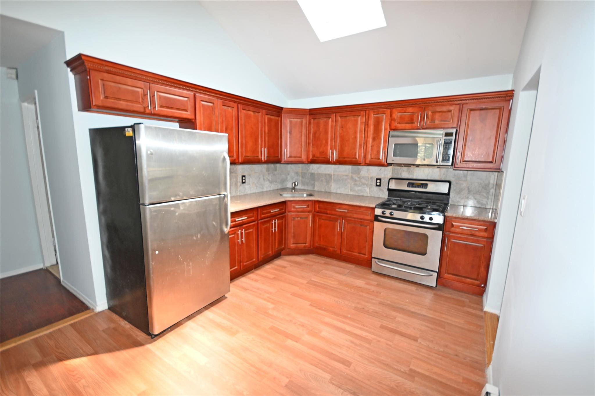51 Manor Road, Valley Stream, New York image 7