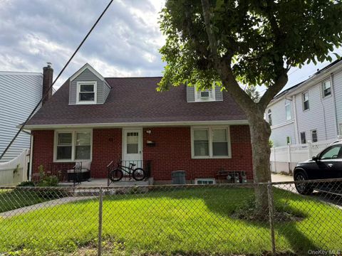 Multifamily For Rent - 61 Grand Street #1FL<br/> Nassau County, Westbury, NY 11590