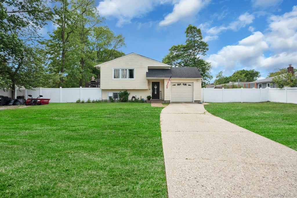 Photo of 96 Huron Drive, Bay Shore, NY 11706 (MLS # 1011634)