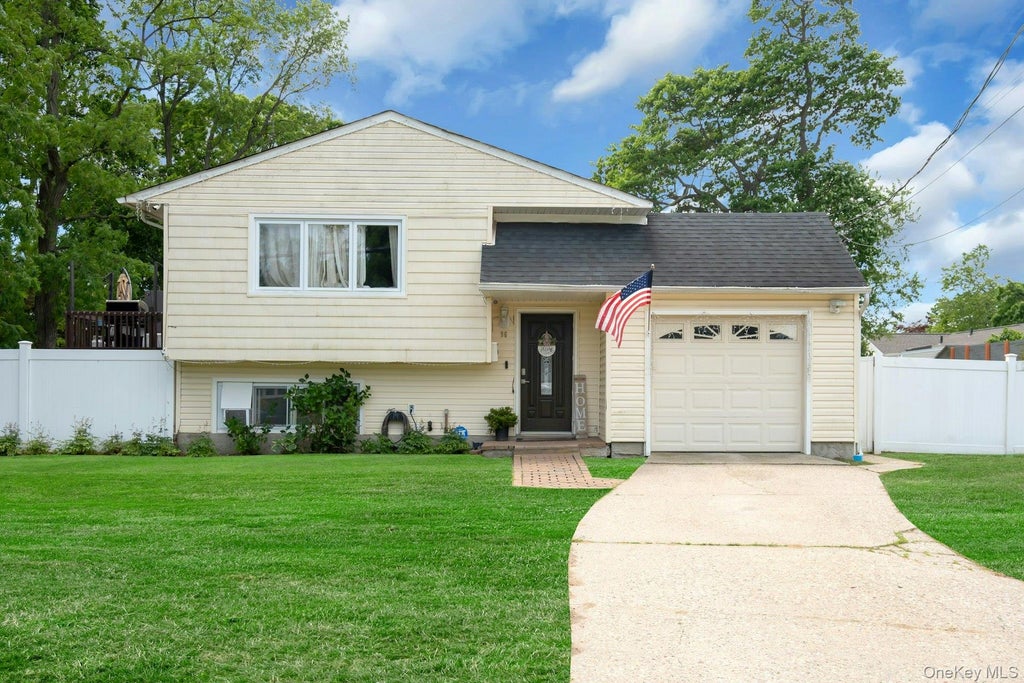 Photo of 96 Huron Drive, Bay Shore, NY 11706 (MLS # 1011634)