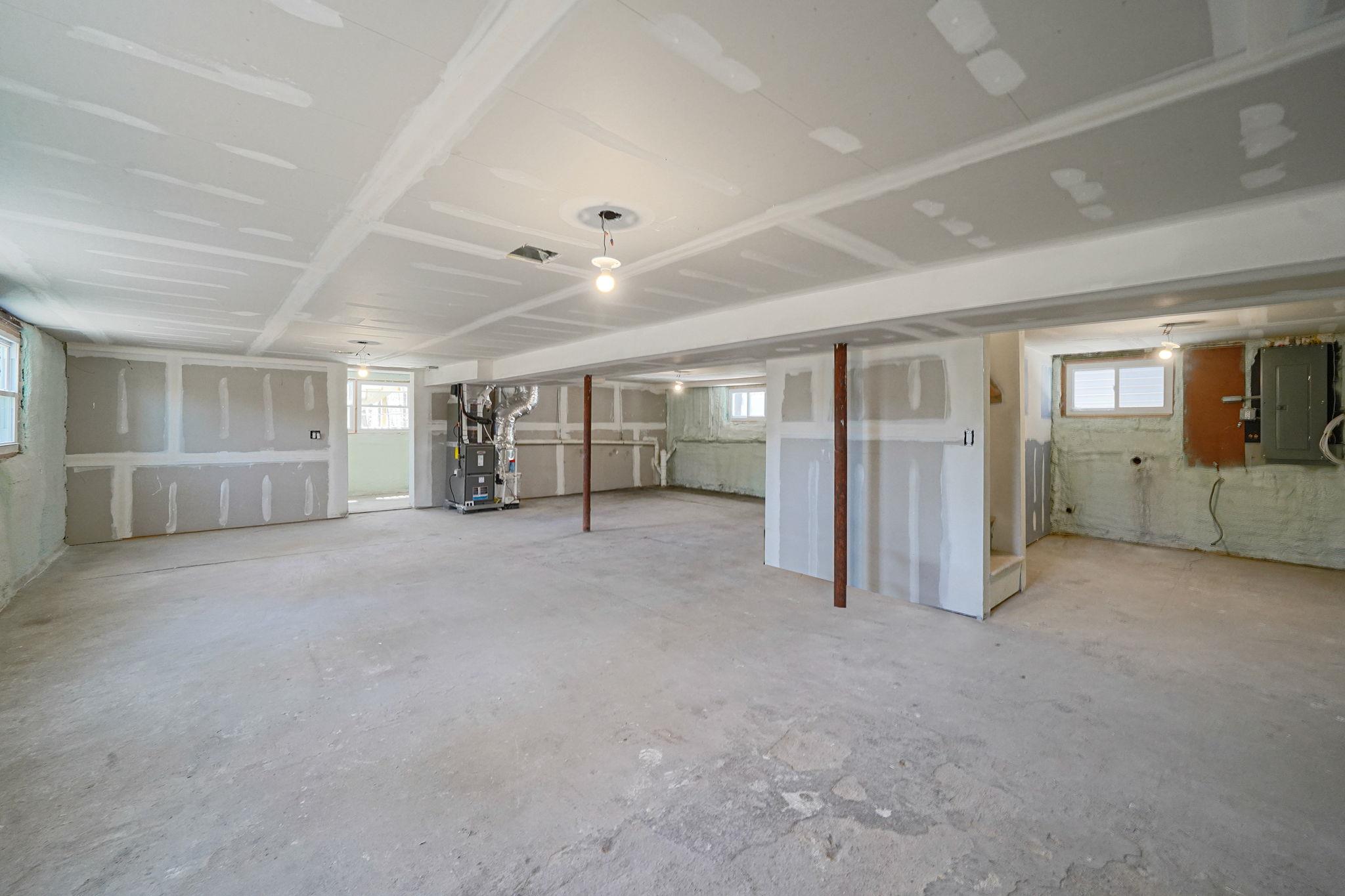 2939 N Wading River Road, Wading River, New York image 31