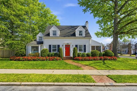 Homes For Sale - 121 Knollwood Road<br/> Rockville Centre, NY 11570