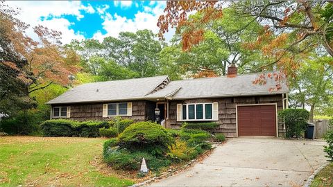 Homes For Sale - 57 Hiawatha Drive<br/> Brightwaters, NY 11718