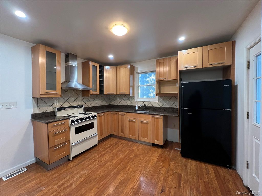 Photo of 29 Grove Street, Mount Kisco, NY 10549 (MLS # 956954)