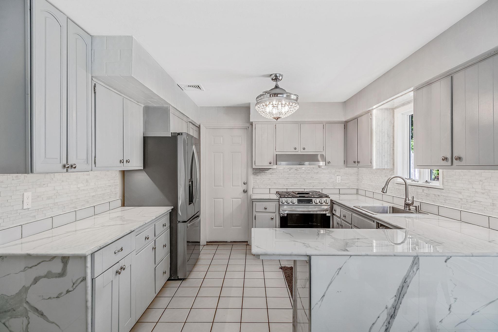 2 Harbor Circle, Centerport, New York image 13
