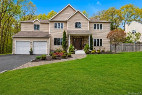 Homes For Sale - 263 Old Commack Road<br/> Kings Park, NY 11754