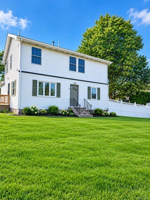 72 PECKHAM AVE, ISLIP, NY 11751 - Image e1ee8412b63514aa7d4d3175c4366143/847494167