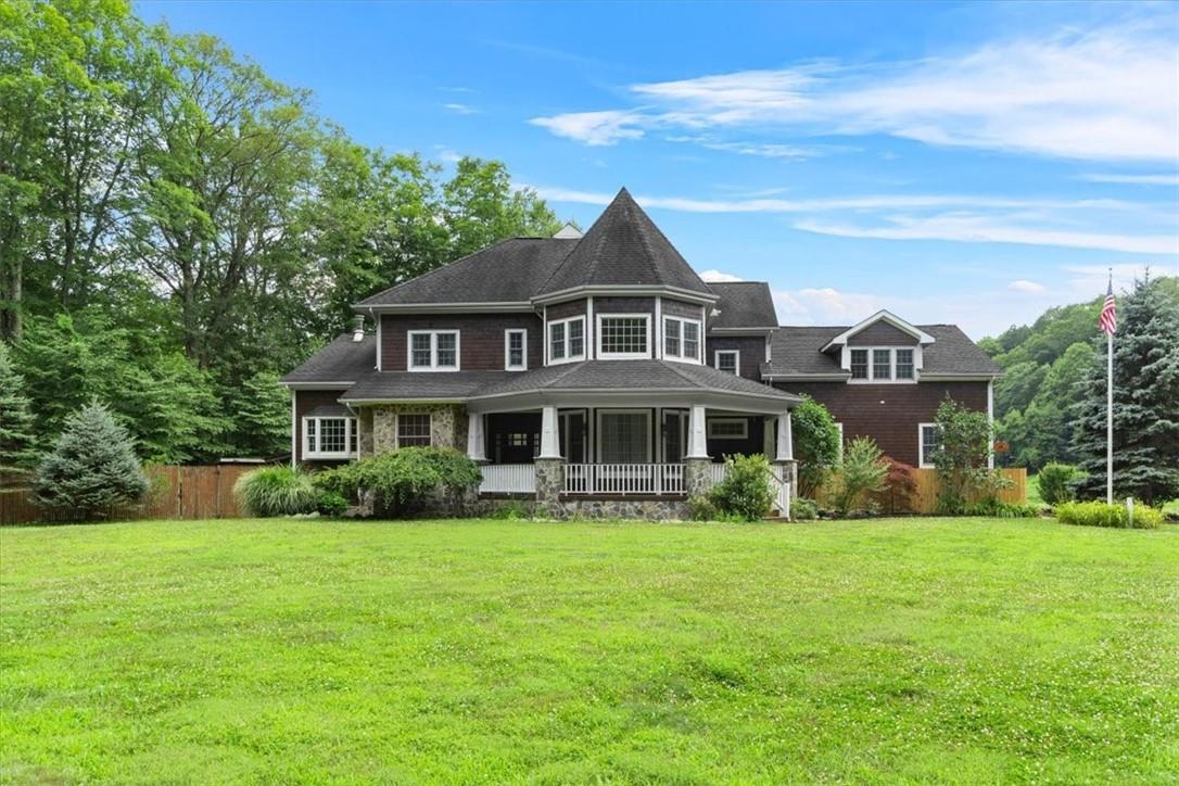 E Mountain Road, Cold Spring, New York - 4 Bedrooms  
3 Bathrooms  
11 Rooms - 