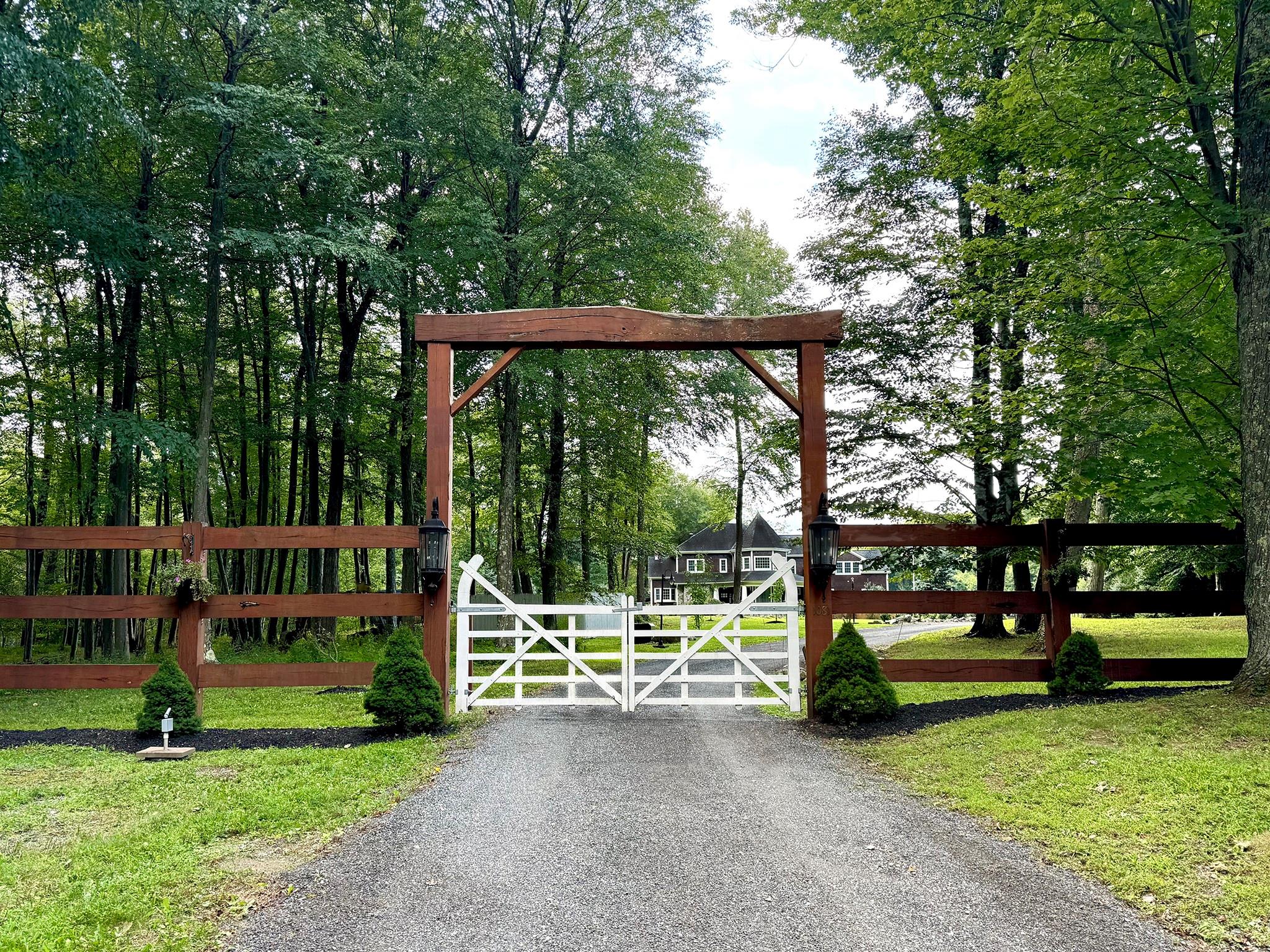 E Mountain Road, Cold Spring, New York - 4 Bedrooms  
3 Bathrooms  
11 Rooms - 