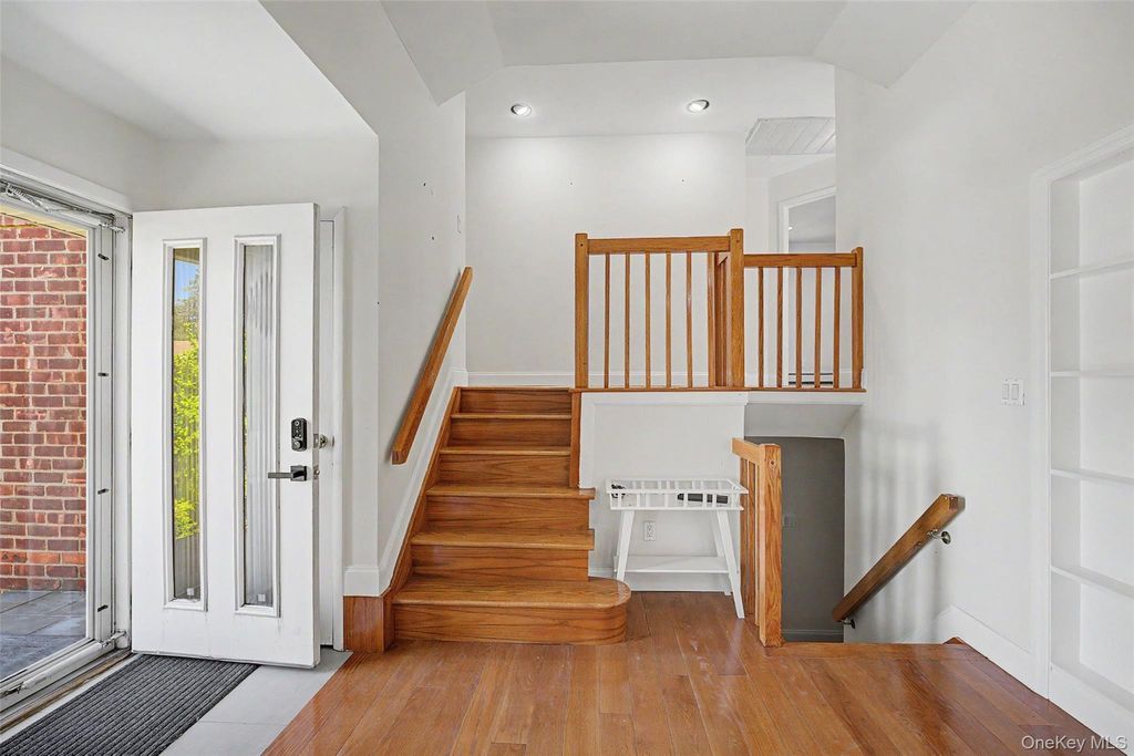 Photo of 15 Hillvale Road, Syosset, NY 11791 (MLS # 1001415)
