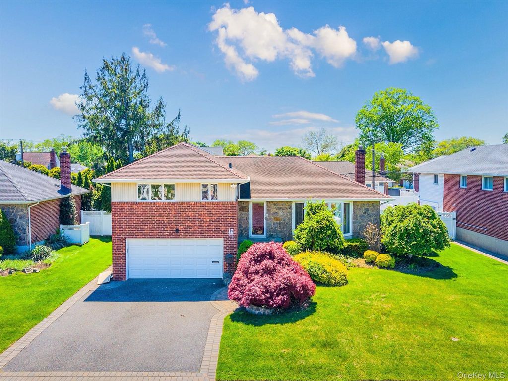 Photo of 15 Hillvale Road, Syosset, NY 11791 (MLS # 1001415)