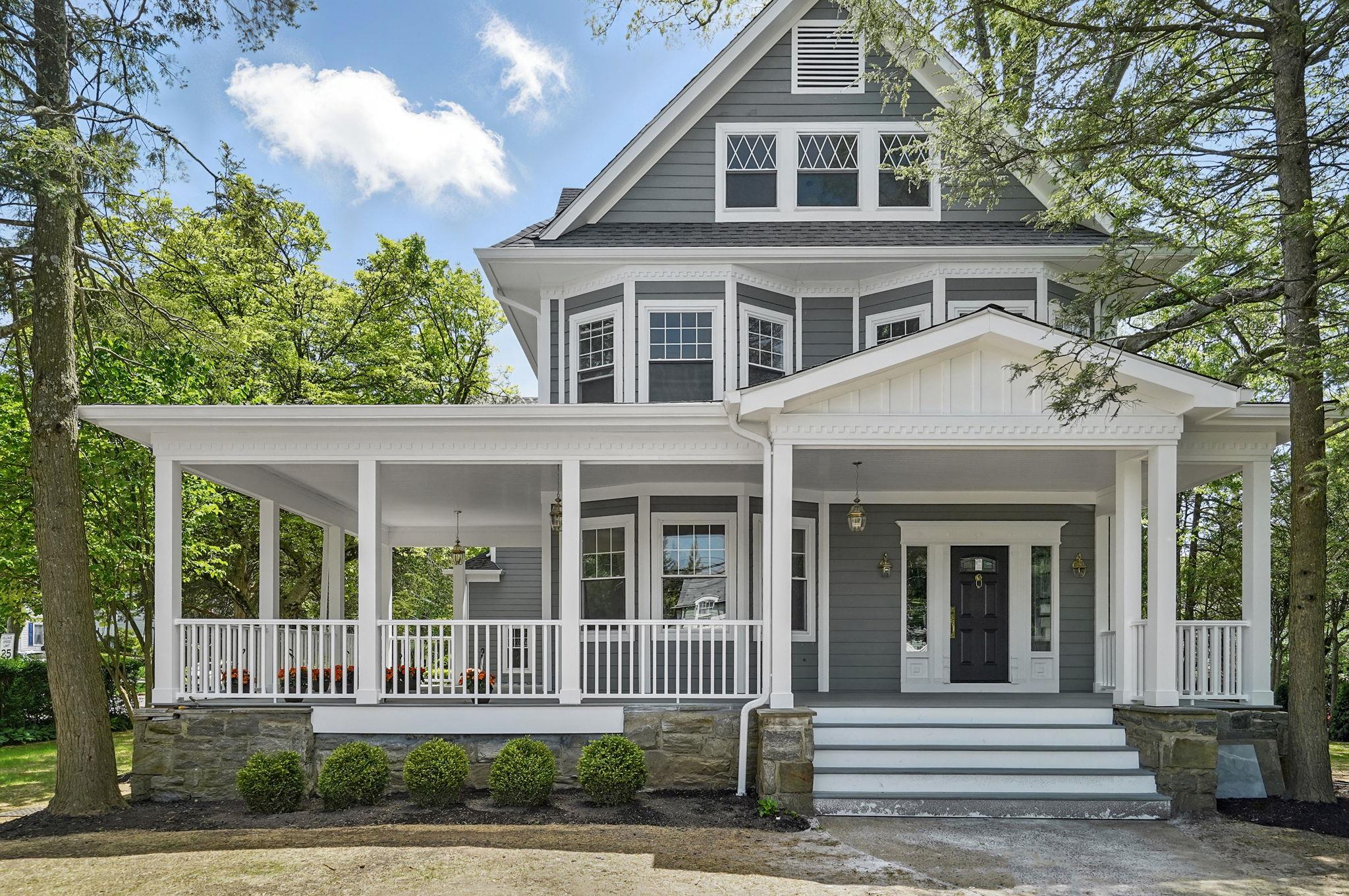 Drake Road, Scarsdale, New York - 7 Bedrooms  
6.5 Bathrooms  
12 Rooms - 
