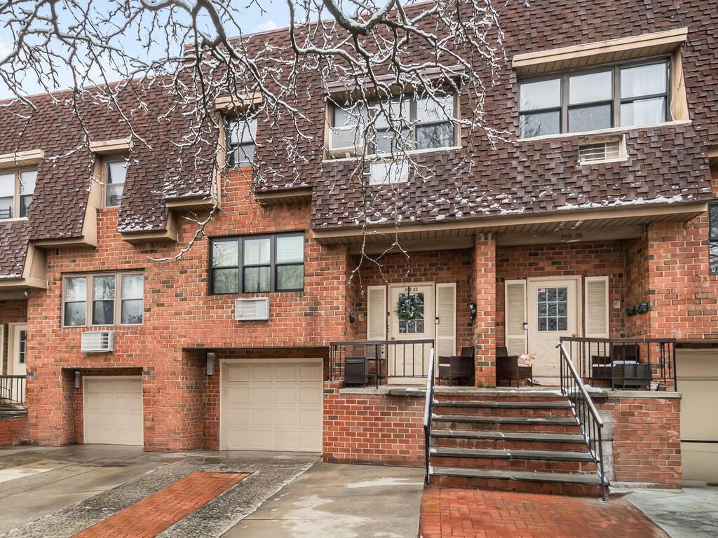 Property for Sale at 69th Avenue 17, Douglaston, Queens, NY - Bedrooms: 6 
Bathrooms: 5  - $1,399,000