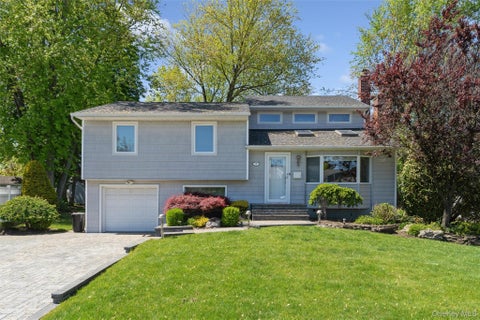 Homes For Sale - 7 Greenacre Court<br/> Syosset, NY 11791