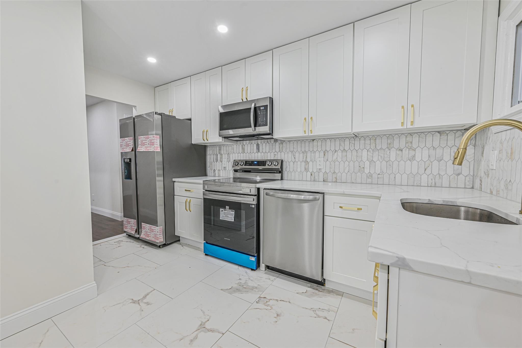 717 Janos Lane, West Hempstead, New York image 8