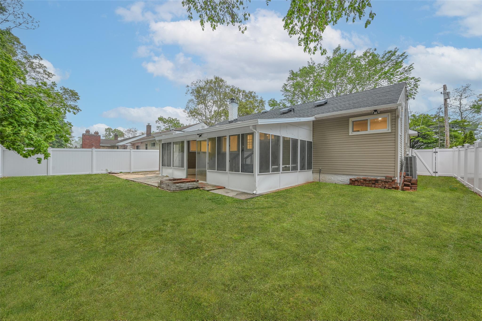 717 Janos Lane, West Hempstead, New York image 22