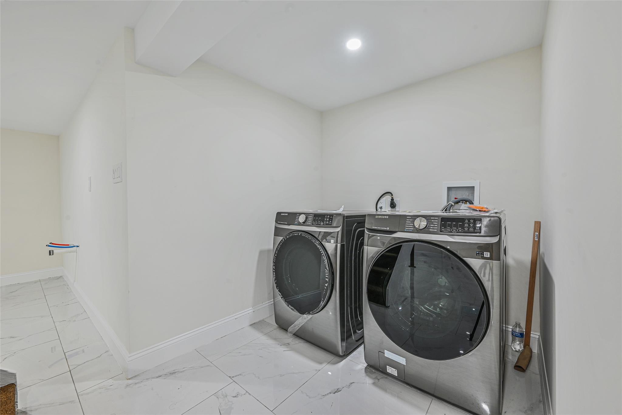 717 Janos Lane, West Hempstead, New York image 20