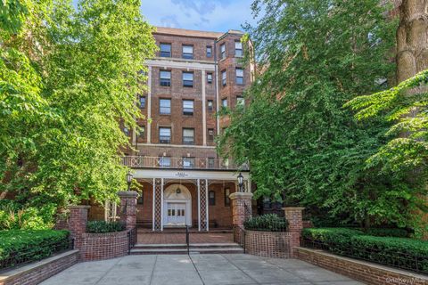 Homes For Sale - 84-51 Beverly Road #6A<br/> Kew Gardens, NY 11415