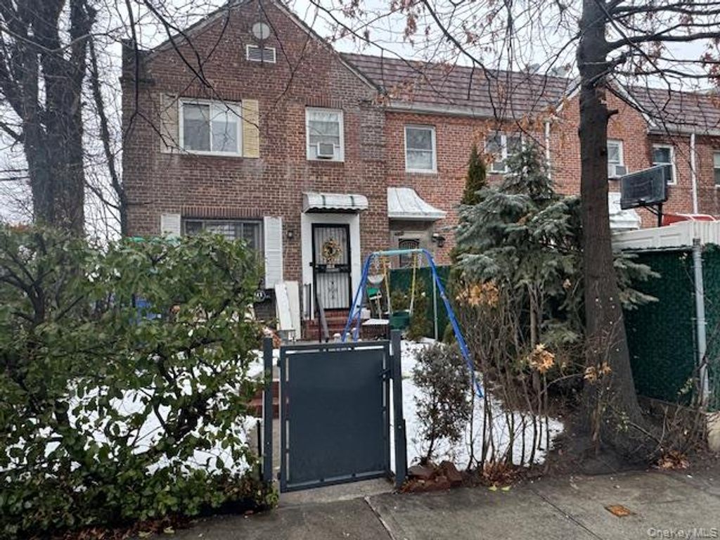Photo of 14411 75th Avenue, Flushing, NY 11367 (MLS # 949043)