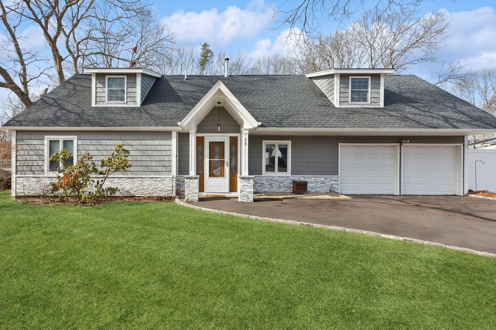 20 Hackberry Lane, Holbrook, New York image 1