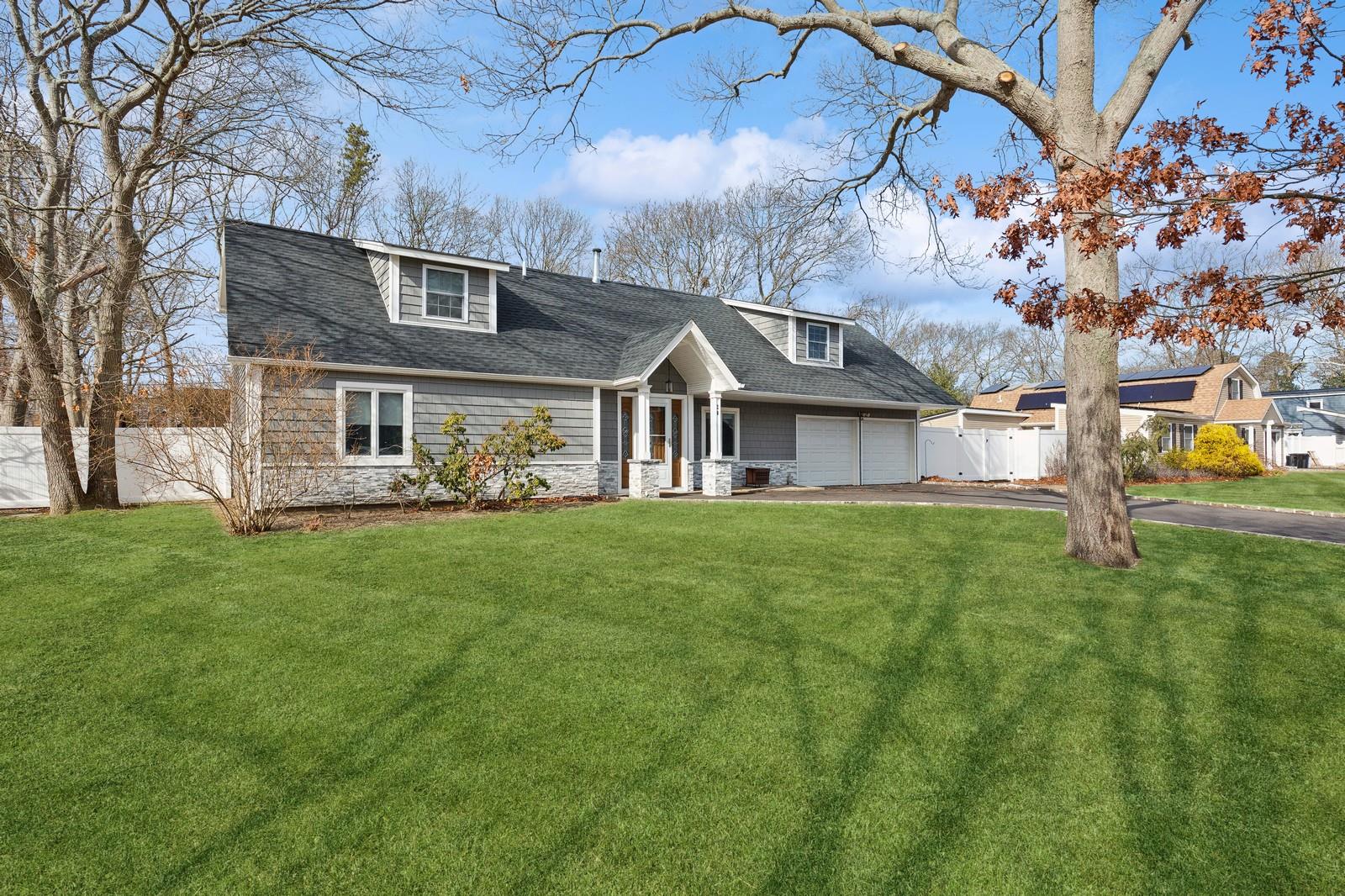 20 Hackberry Lane, Holbrook, New York image 2