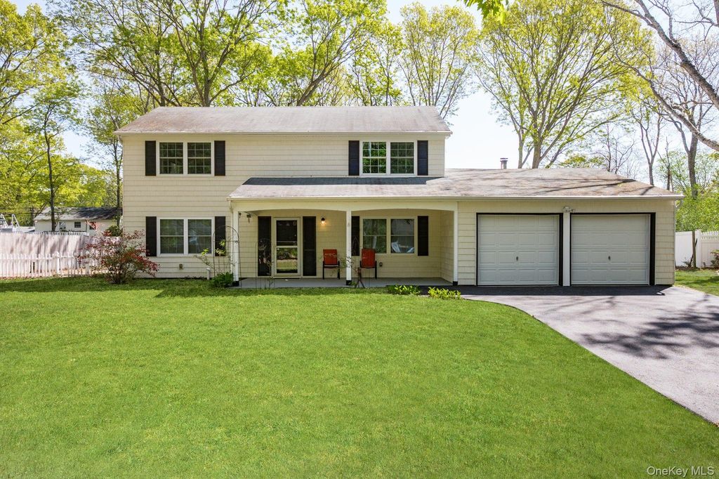 Photo of 35 Spencer Lane, Stony Brook, NY 11790 (MLS # 995378)