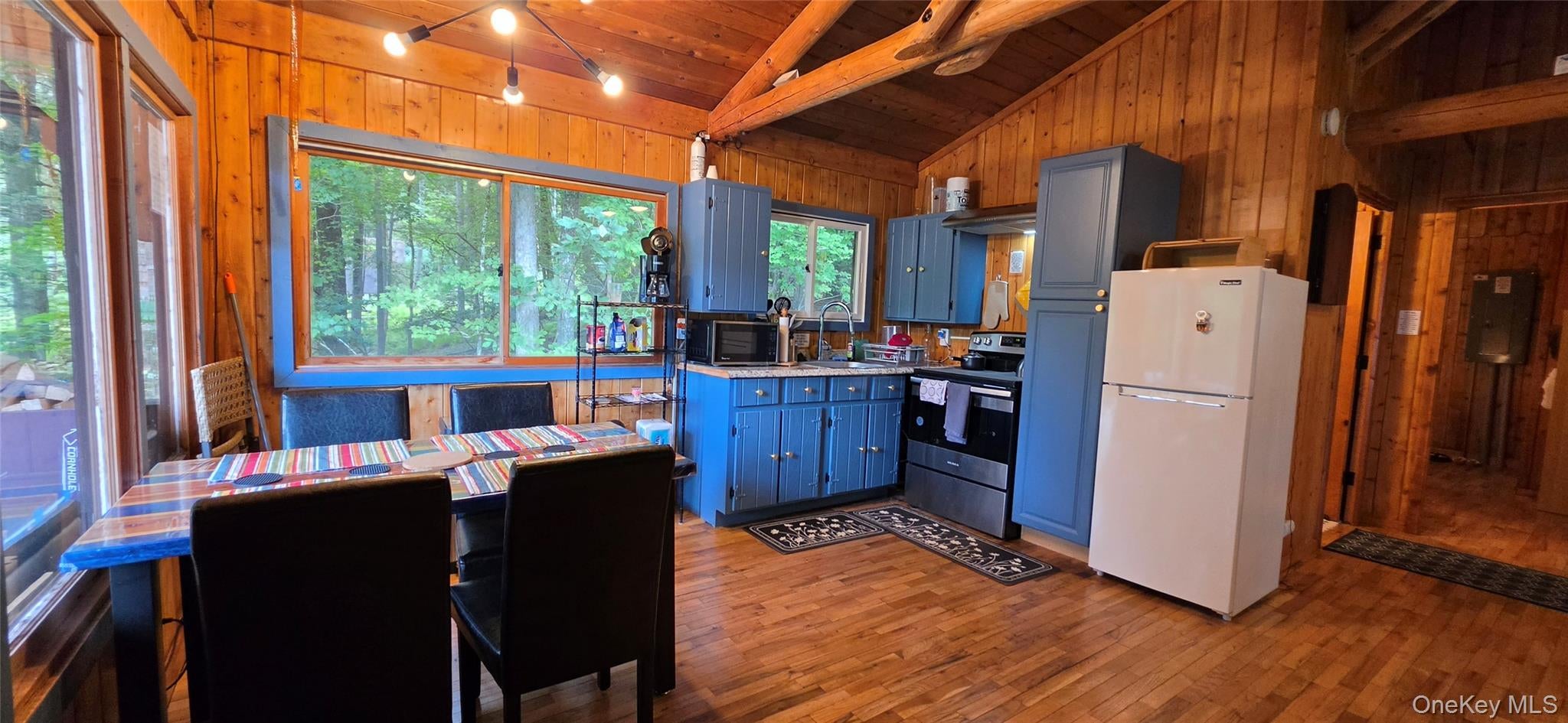 586 Lake Shore Lane