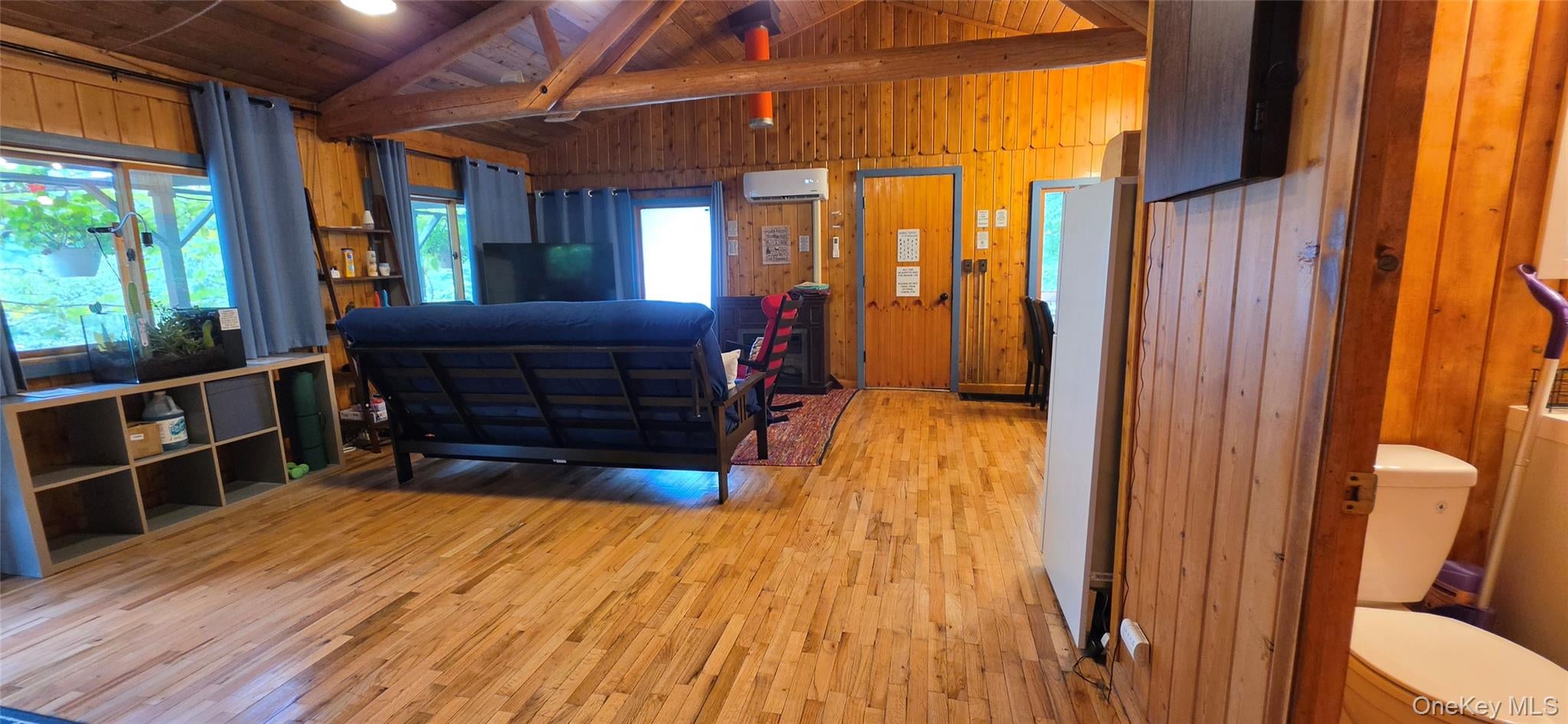 586 Lake Shore Lane
