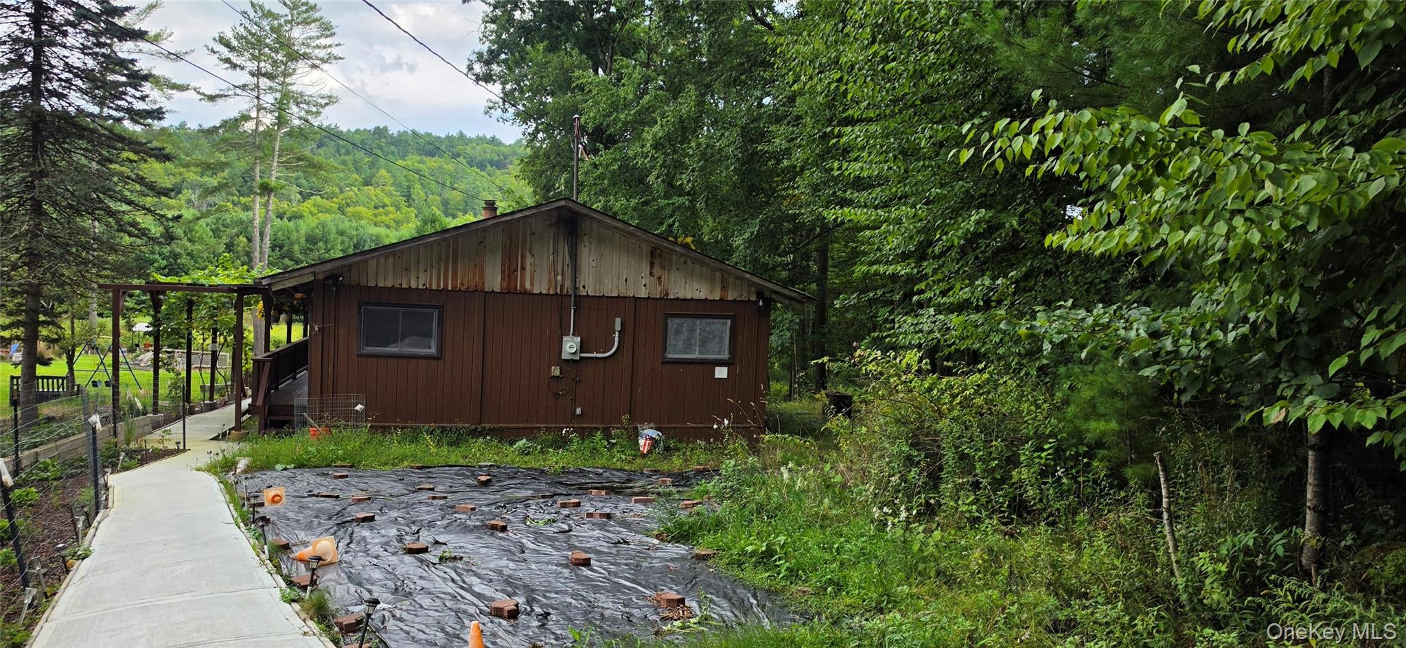 586 Lake Shore Lane