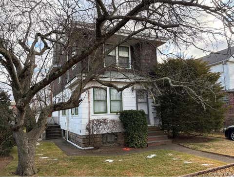 Homes For Rent - 85-29 261st Street<br/> Floral Park, NY 11001