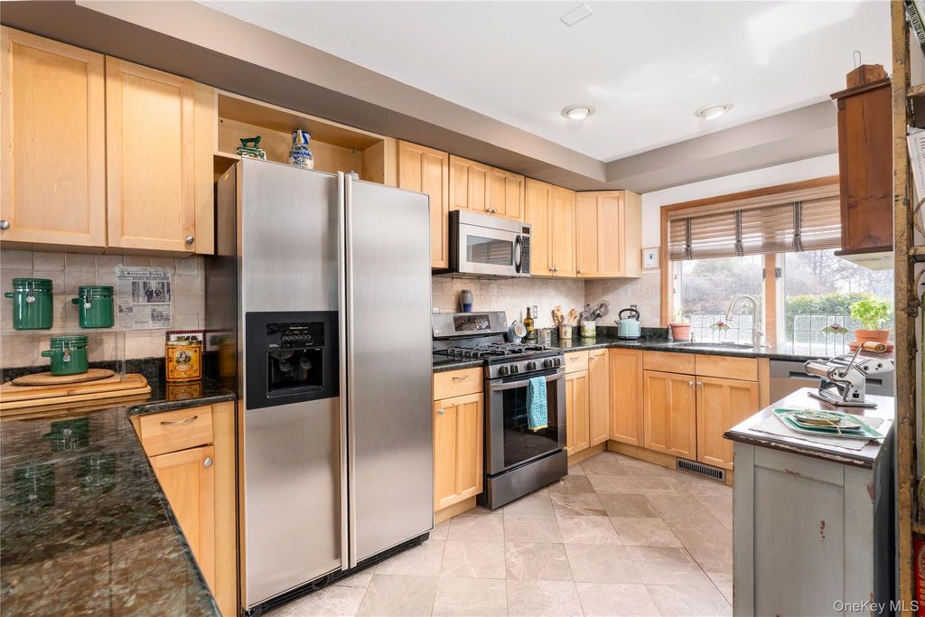 Photo of 1603 Bluffs Drive N, Baiting Hollow, NY 11933 (MLS # 976519)