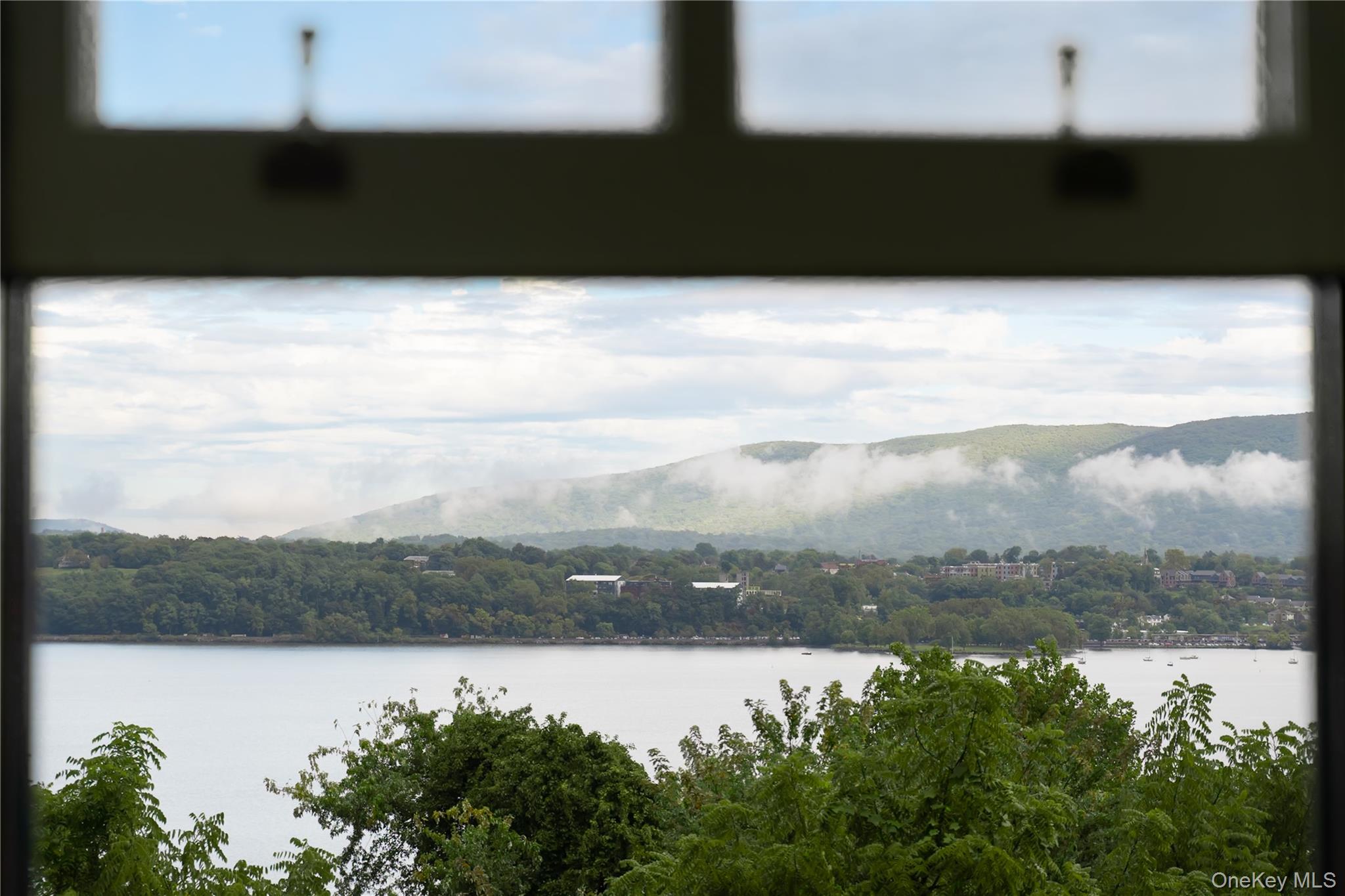 Newburgh, New York 12550, United States, 3 Bedrooms Bedrooms, ,2 BathroomsBathrooms,Residential,Active,216884