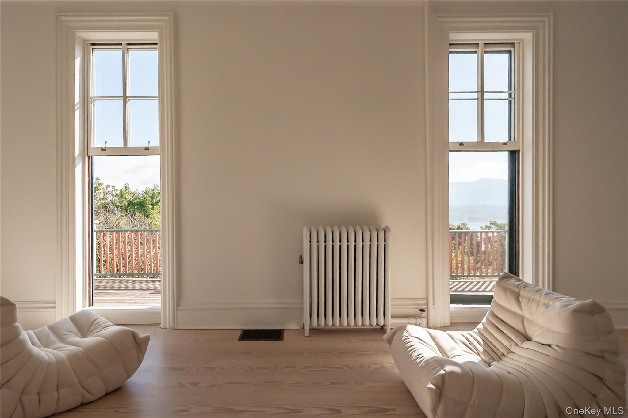 Newburgh, New York 12550, United States, 3 Bedrooms Bedrooms, ,2 BathroomsBathrooms,Residential,Active,216884