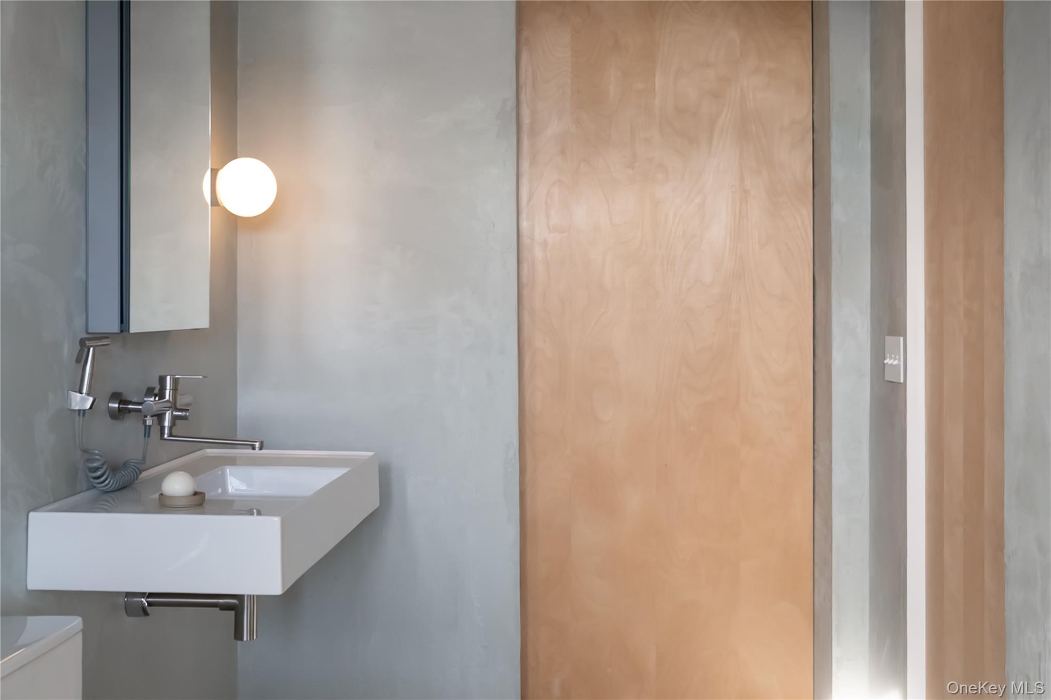 Newburgh, New York 12550, United States, 3 Bedrooms Bedrooms, ,2 BathroomsBathrooms,Residential,Active,216884