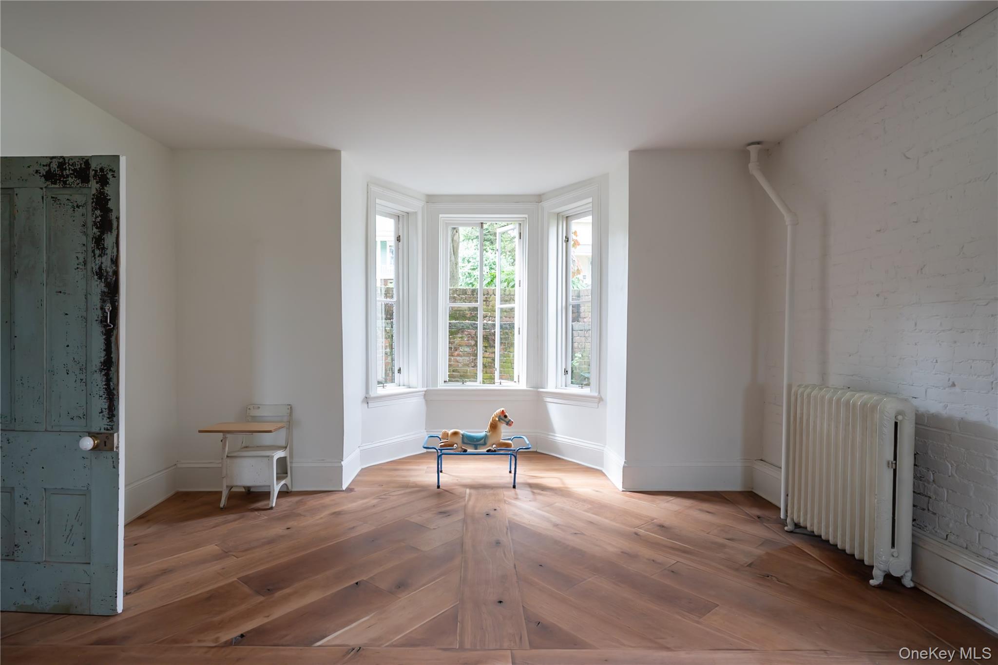 Newburgh, New York 12550, United States, 3 Bedrooms Bedrooms, ,2 BathroomsBathrooms,Residential,Active,216884