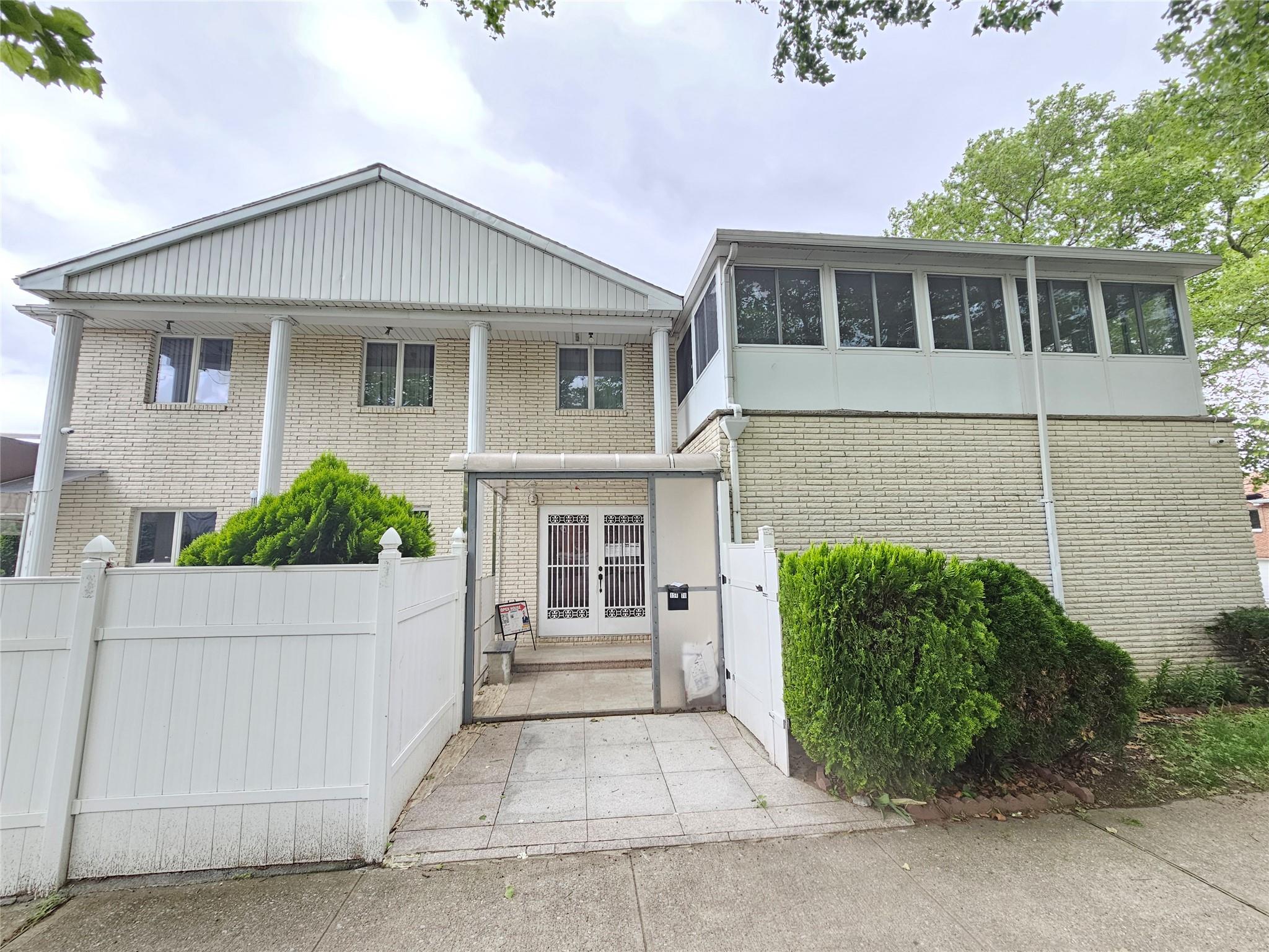 Property for Sale at 11 Avenue, Whitestone, Queens, NY - Bedrooms: 4 
Bathrooms: 5 
Rooms: 16  - $1,580,000